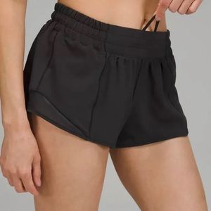 LULULEMON Hotty Hot Low Rise Lined Short 2.5” Size 6